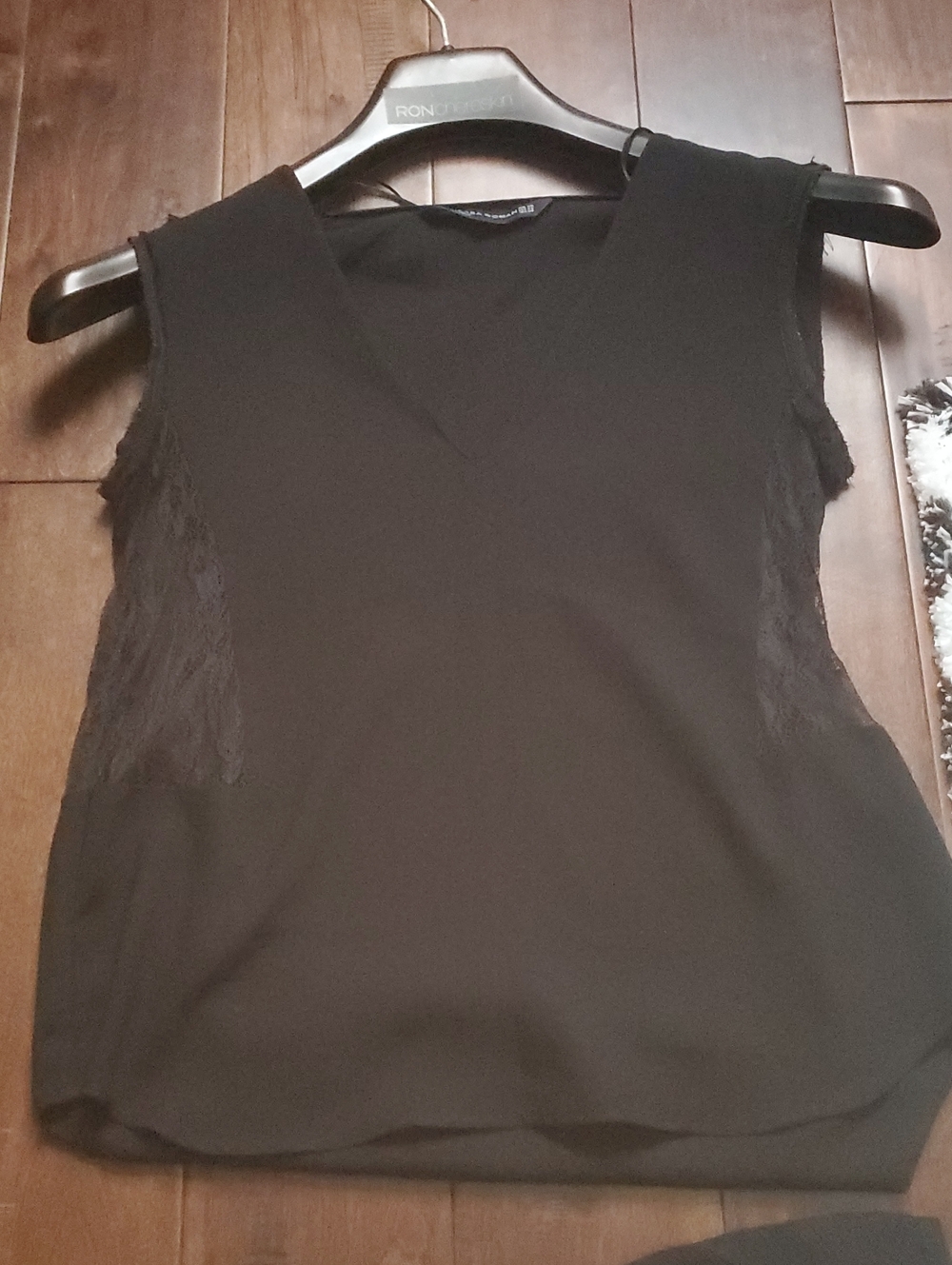 Zara Black V-Neck Lace-Trim Sleeveless Camisole Size Xs